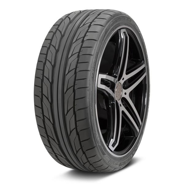 Nitto NT555 G2 215/50 R17 Nitto NT555 G2 215/50 R17